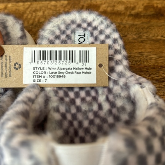 Toms - Picture 7 of 8